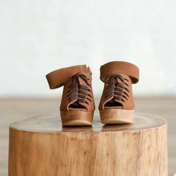 A Detacher Etta suede lace up clog platforms - Picture 2 of 10